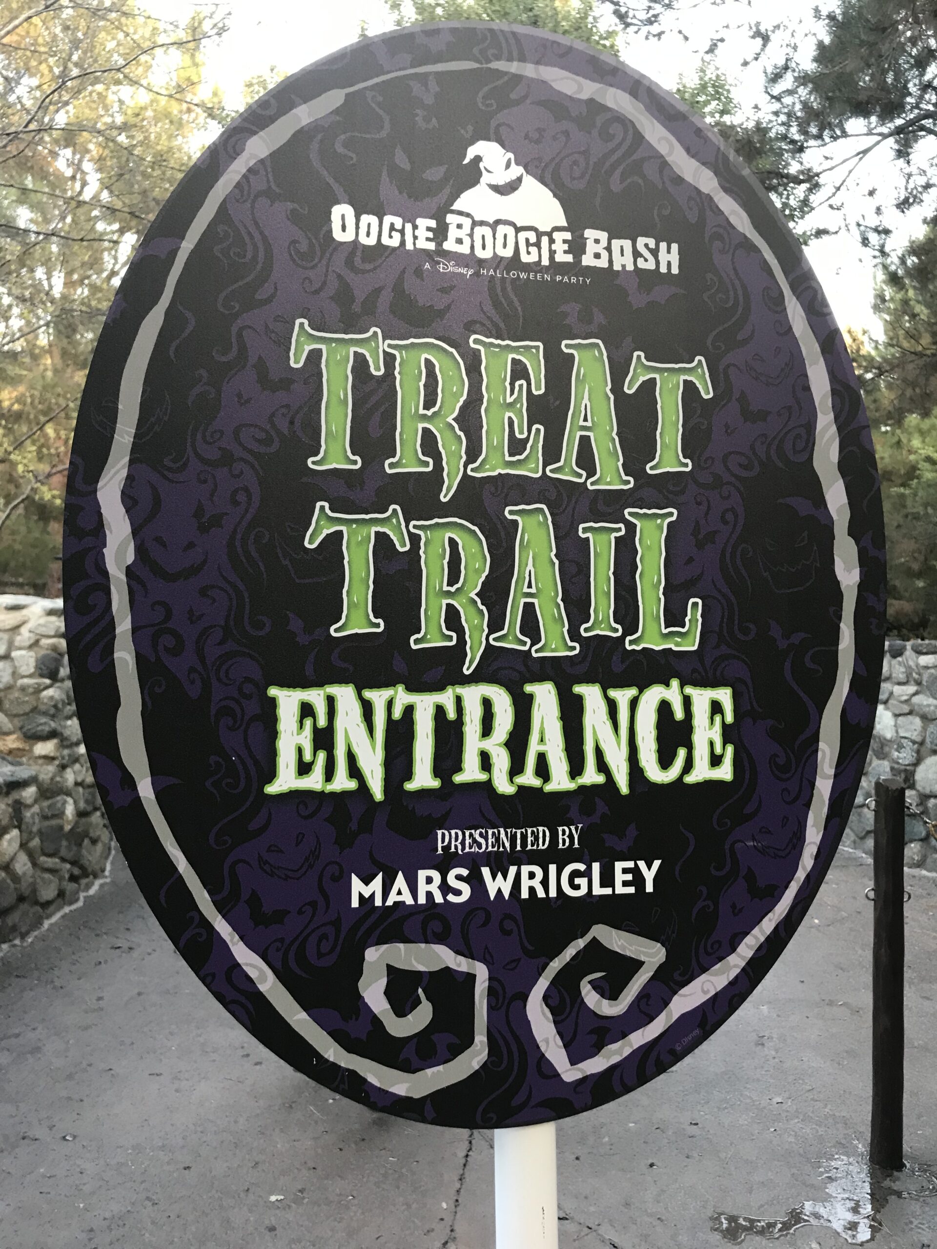 signage for trick or treat entrance